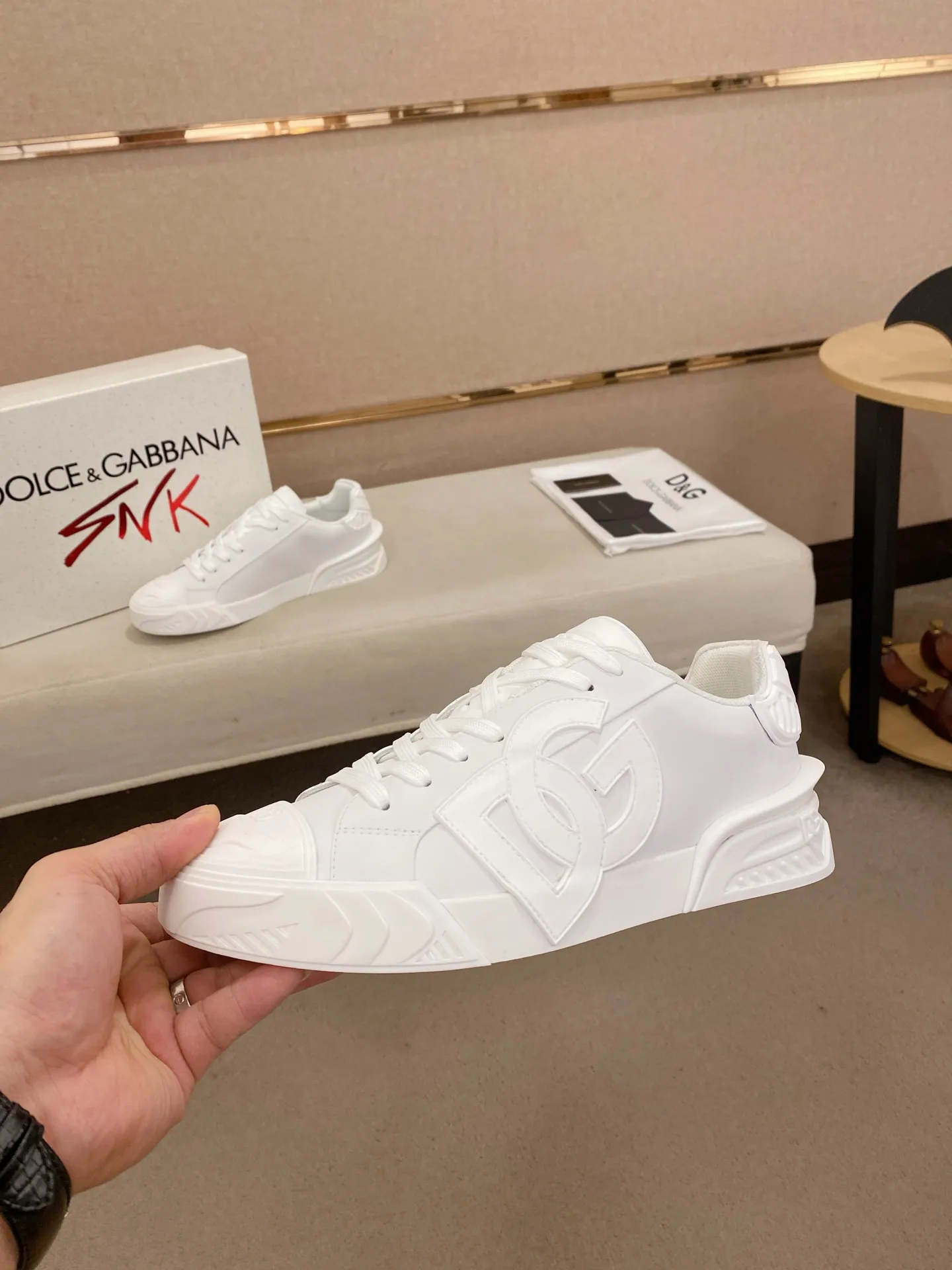 Men's shoes 💰: 660💰 (top quality) The latest sports style DG hot model recommendation, 👉 first launch of men's shoes 😻 I am really crazy about it, top design, impeccable comfort, absolute best-seller, imported cowhide upper, full cowhide lining🐂. Original replica, the latest cool outsole 💥👟Number of codes: 38-44 (45/custom-made, non-refundable)